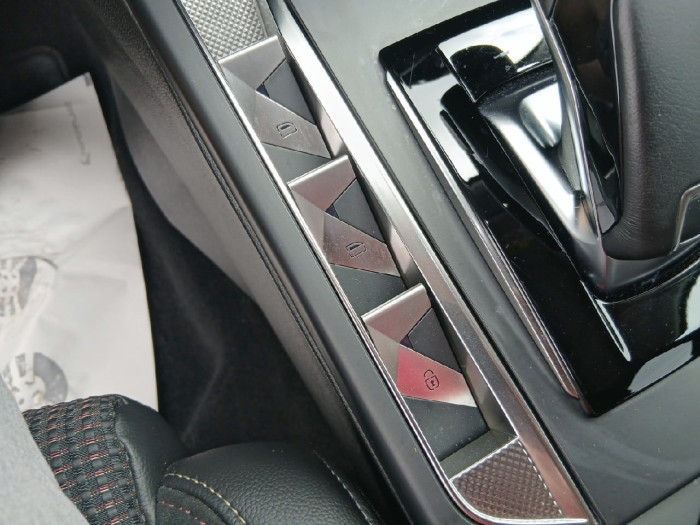 DS DS 3 PureTech 130 EAT8 Performance Line