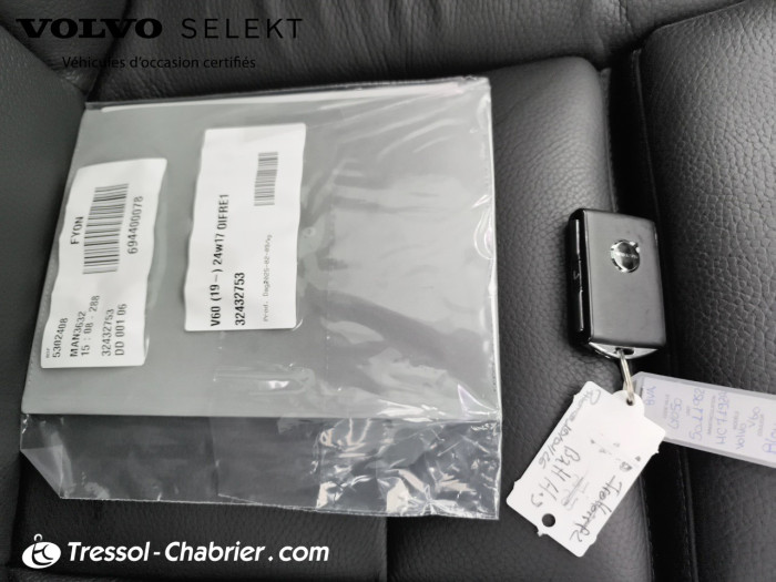 Volvo V60 Nouveau Micro hybride essence B4 197 ch DCT7 Ultra Style Dark