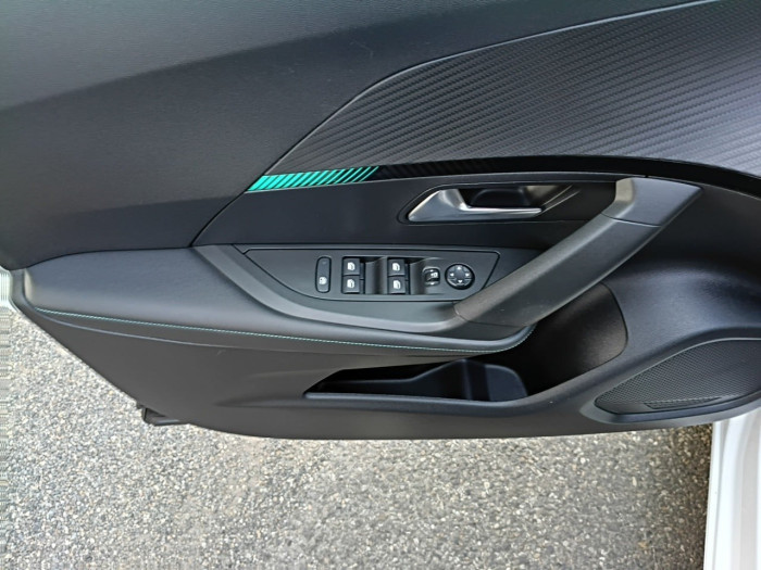 Peugeot 2008 BlueHDi 130 S&S EAT8 Allure