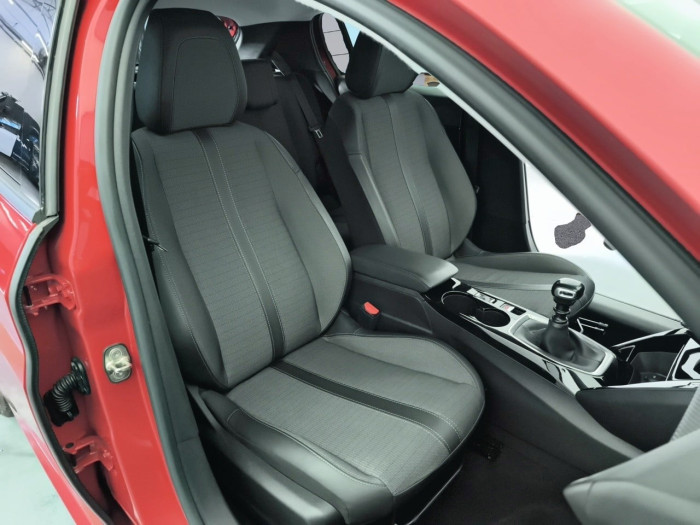Peugeot 208 PureTech 100 S&S BVM6 Allure