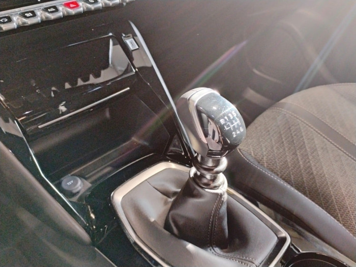 Peugeot 2008 PureTech 100 S&S BVM6 Allure