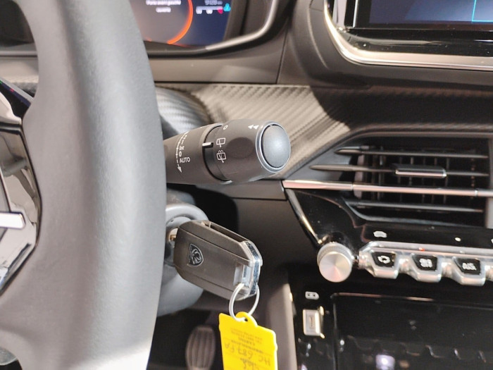 Peugeot 2008 PureTech 100 S&S BVM6 Allure