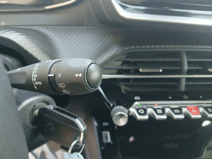 Peugeot 2008 PureTech 100 S&S BVM6 Allure