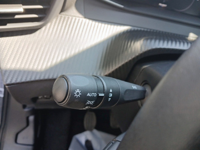 Peugeot 2008 PureTech 100 S&S BVM6 Allure