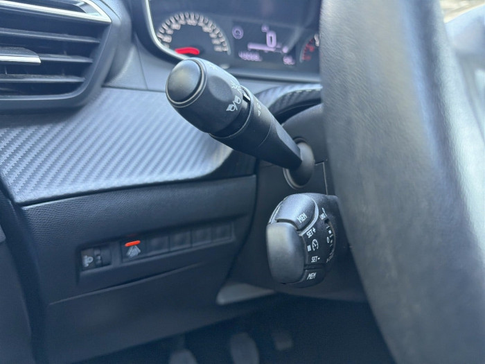 Peugeot 208 PureTech 75 S&S BVM5 Like