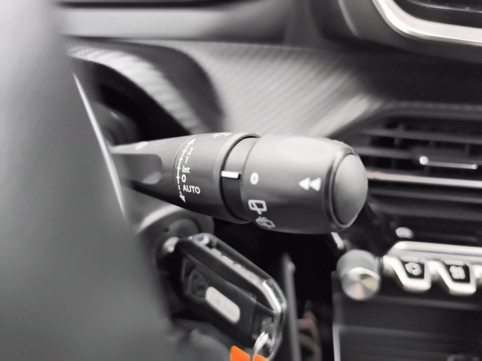 Peugeot 2008 Hybrid 136 e-DCS6 Allure