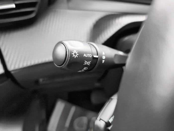 Peugeot 2008 Hybrid 136 e-DCS6 Allure