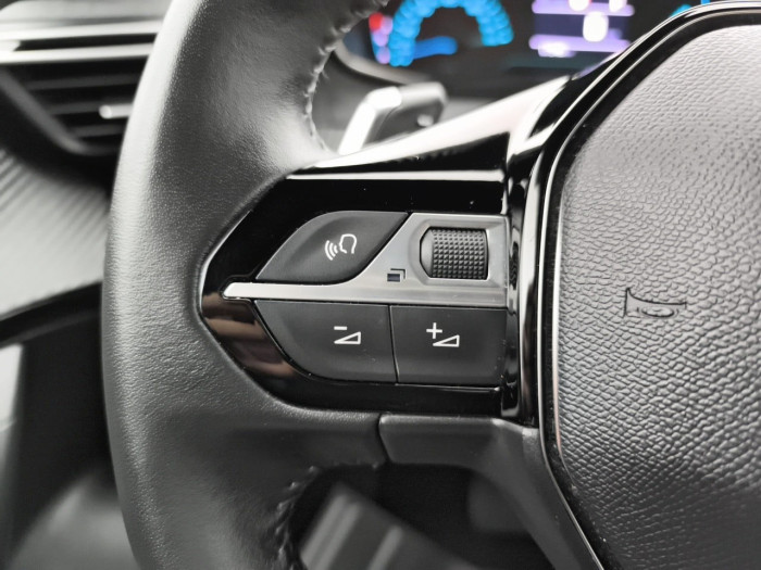 Peugeot 2008 Hybrid 136 e-DCS6 Allure