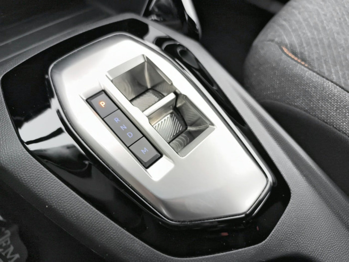 Peugeot 2008 Hybrid 136 e-DCS6 Allure