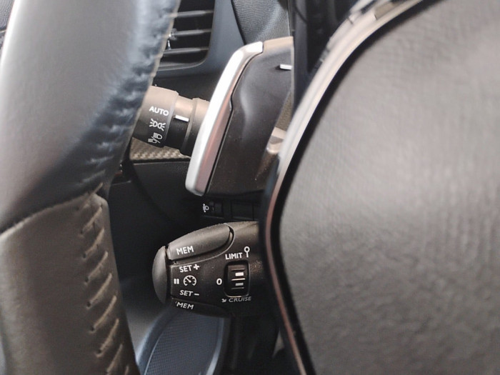 Peugeot 2008 Hybrid 136 e-DCS6 Style
