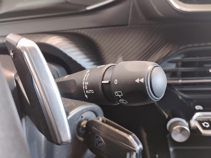 Peugeot 2008 Hybrid 136 e-DCS6 Style
