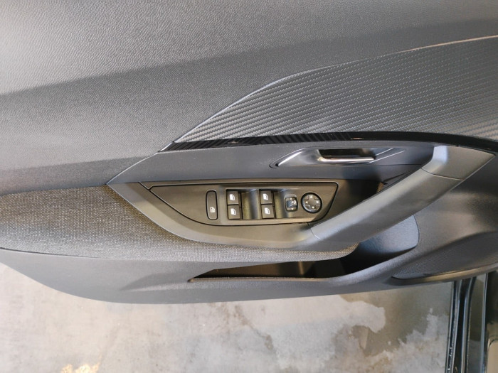 Peugeot 2008 Hybrid 136 e-DCS6 Style