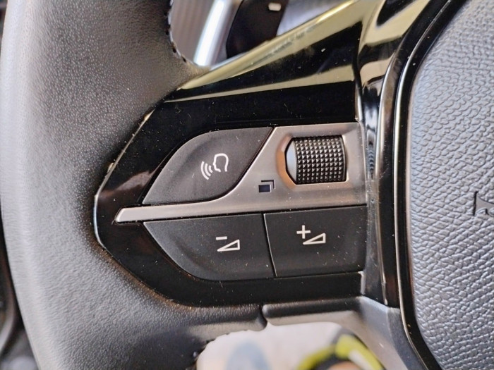 Peugeot 2008 Hybrid 136 e-DCS6 Style