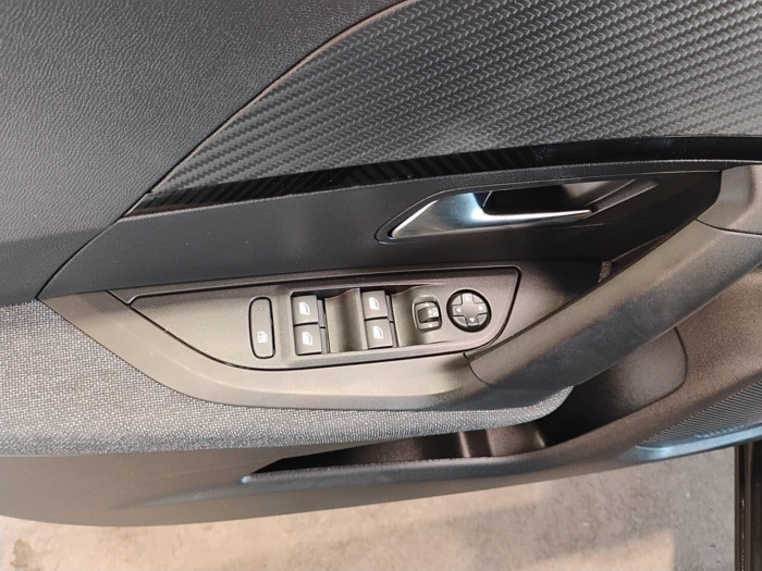 Peugeot 2008 Hybrid 136 e-DCS6 Style