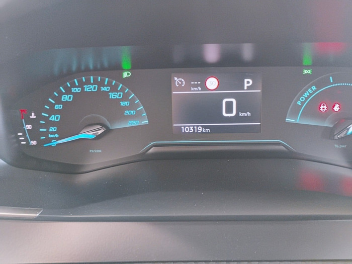 Peugeot 2008 Hybrid 136 e-DCS6 Style