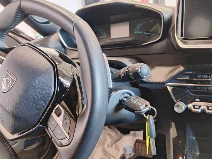 Peugeot 2008 Hybrid 136 e-DCS6 Style