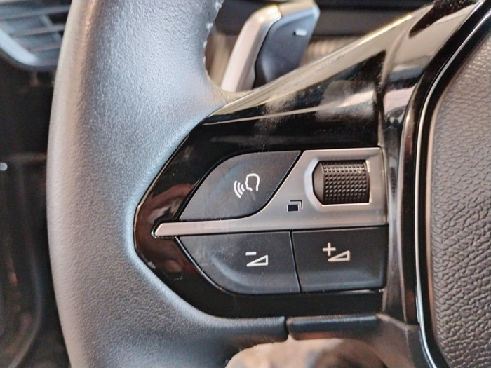 Peugeot 2008 Hybrid 136 e-DCS6 Style
