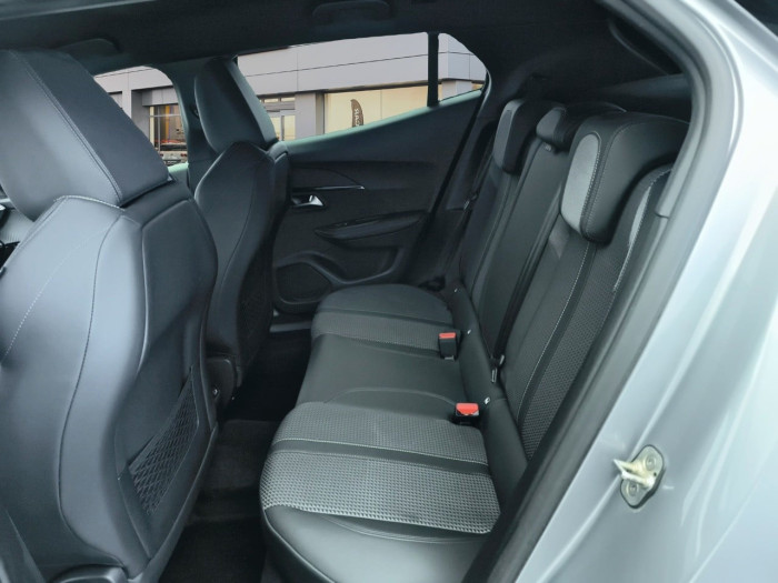 Peugeot 2008 PureTech 130 S&S EAT8 GT