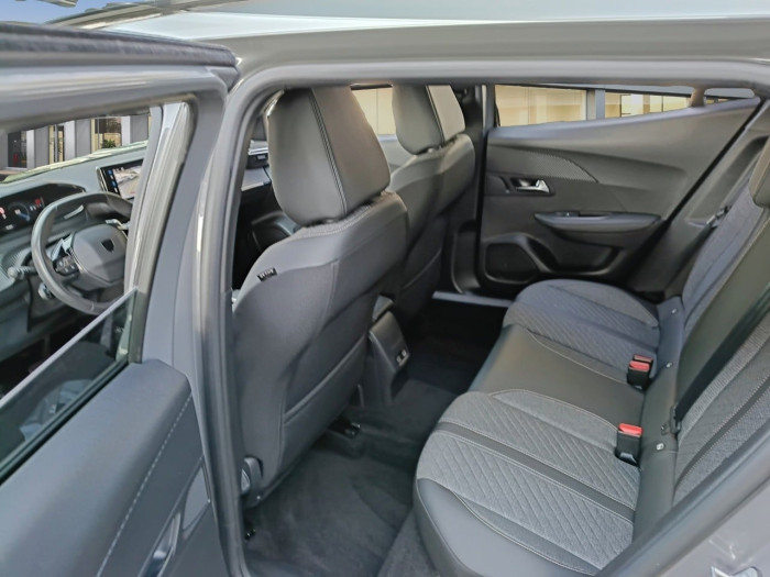 Peugeot 2008 PureTech 130 S&S EAT8 Allure