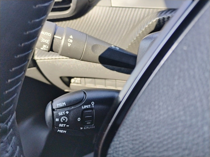 Peugeot 2008 PureTech 100 S&S BVM6 Allure