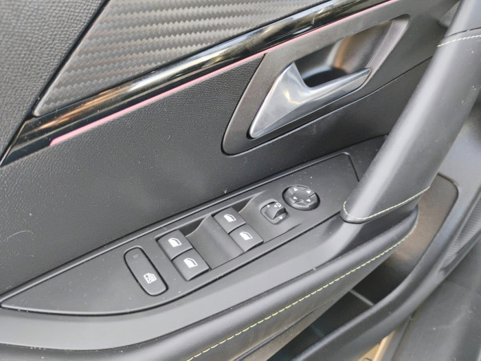 Peugeot 208 PureTech 130 S&S EAT8 GT