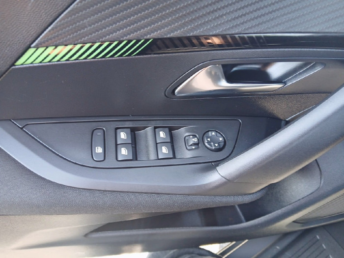 Peugeot 2008 PureTech 100 S&S BVM6 Active