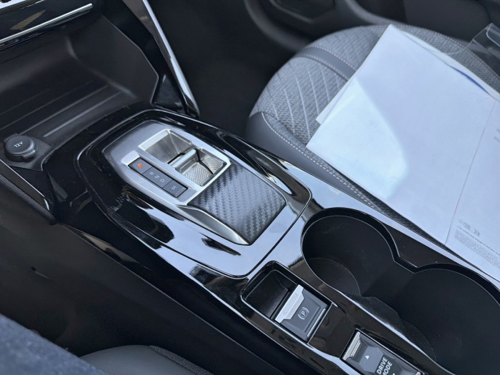 Peugeot 208 Hybrid 110 e-DCS6 série spéciale Envy