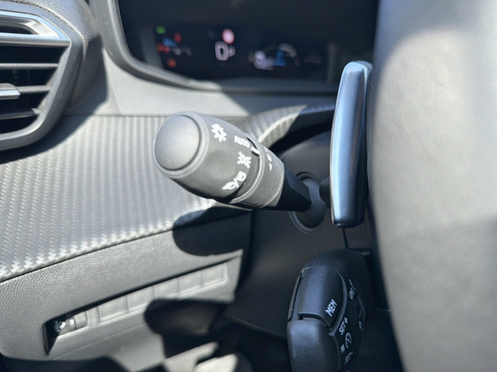 Peugeot 208 Hybrid 110 e-DCS6 série spéciale Envy