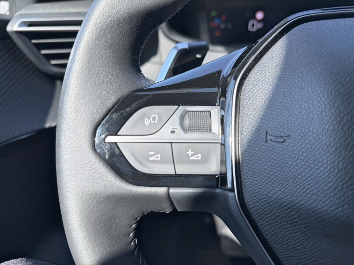 Peugeot 208 Hybrid 110 e-DCS6 série spéciale Envy