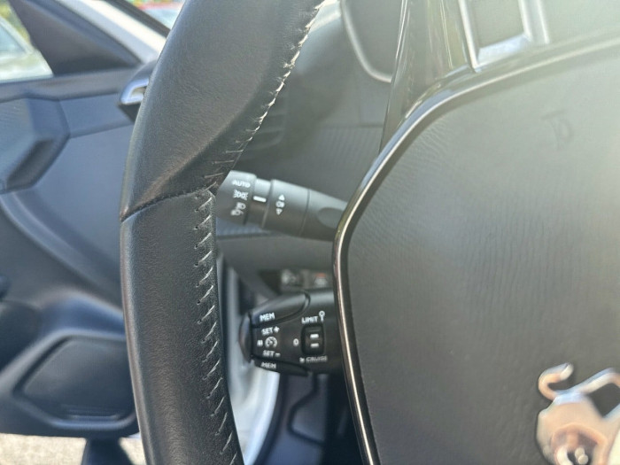 Peugeot 208 PureTech 100 S&S BVM6 Style
