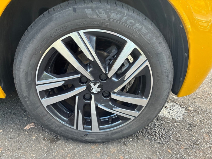 Peugeot 208 PureTech 100 S&S EAT8 Allure