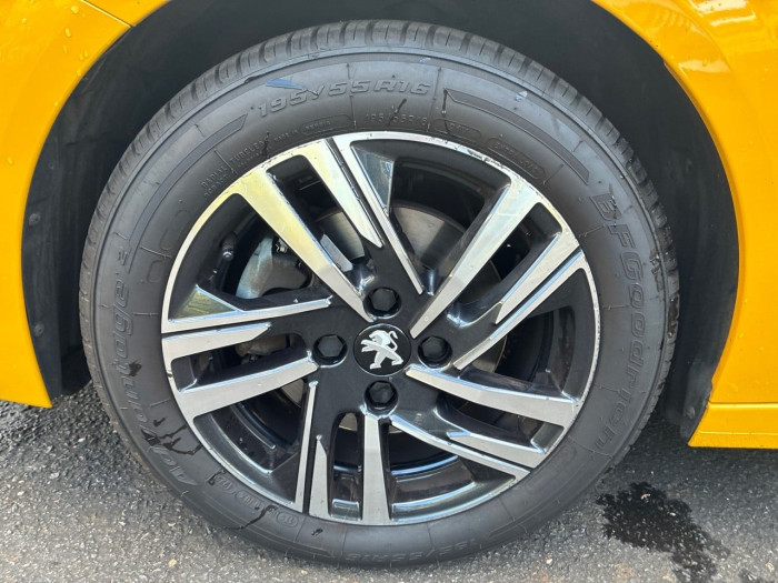Peugeot 208 PureTech 100 S&S EAT8 Allure