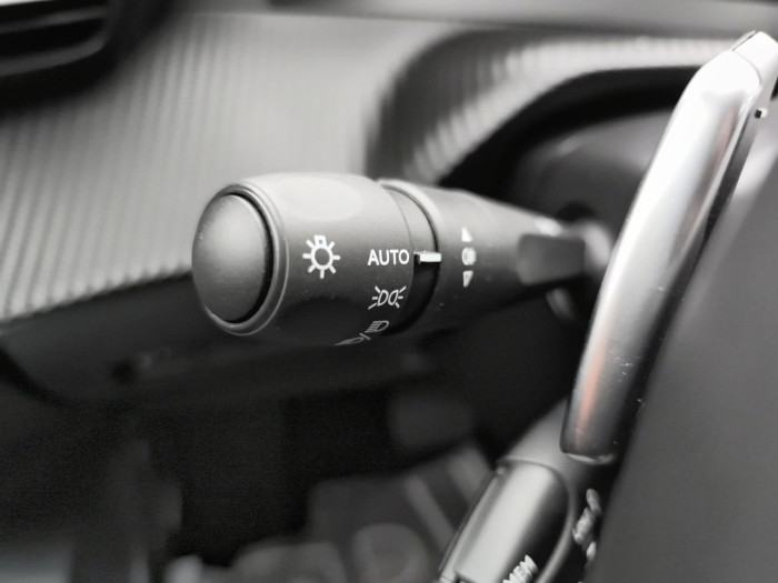 Peugeot 2008 Hybrid 136 e-DCS6 Style