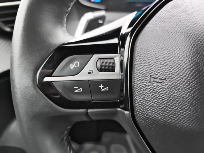 Peugeot 2008 Hybrid 136 e-DCS6 Style