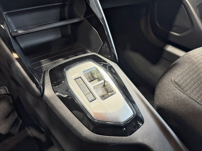 Peugeot 2008 Hybrid 136 e-DCS6 Style