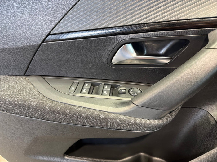 Peugeot 2008 Hybrid 136 e-DCS6 Style