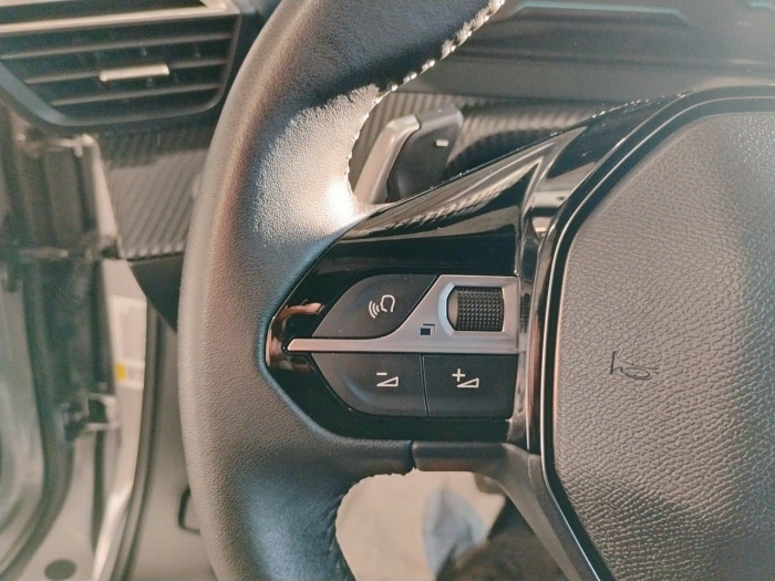 Peugeot 2008 Nouveau Hybrid 145 e-DCS6 Style