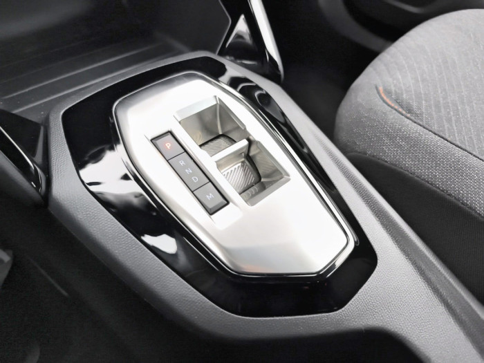 Peugeot 2008 Nouveau Hybrid 145 e-DCS6 Style