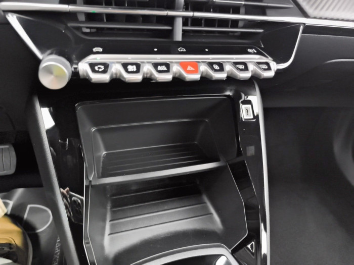 Peugeot 2008 Nouveau Hybrid 145 e-DCS6 Style