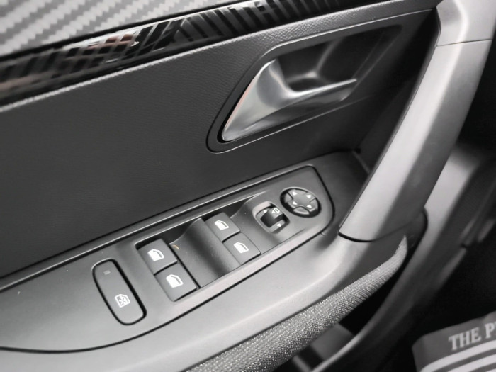 Peugeot 2008 Nouveau Hybrid 145 e-DCS6 Style
