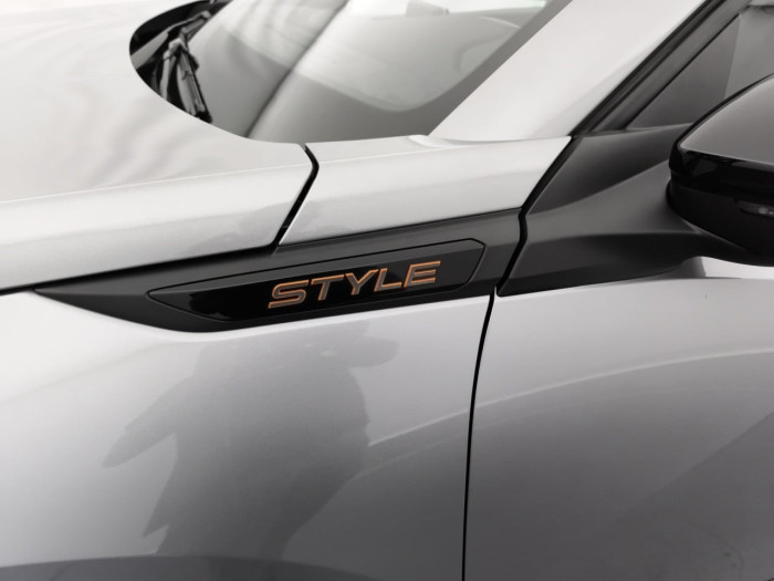 Peugeot 2008 Nouveau Hybrid 145 e-DCS6 Style