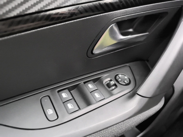 Peugeot 2008 Nouveau Hybrid 145 e-DCS6 Style