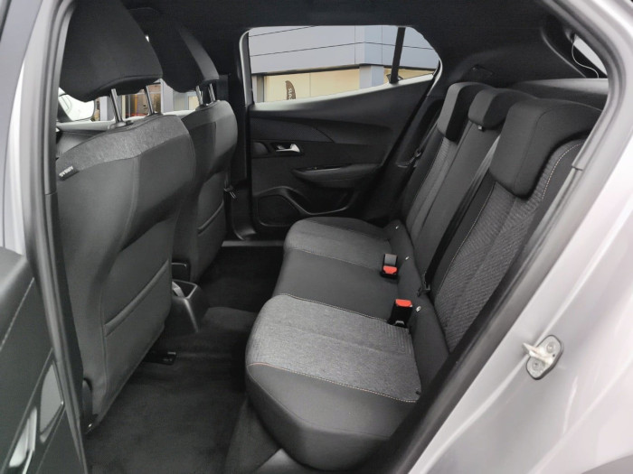 Peugeot 2008 Nouveau Hybrid 145 e-DCS6 Style