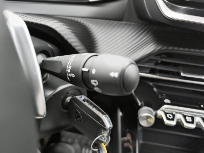 Peugeot 2008 Nouveau Hybrid 145 e-DCS6 Style