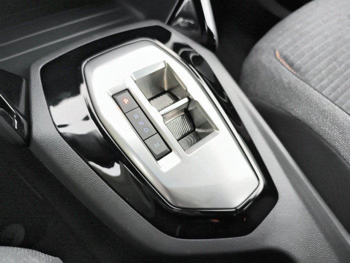 Peugeot 2008 Nouveau Hybrid 145 e-DCS6 Style
