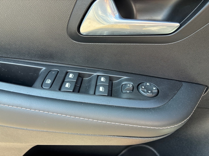 Peugeot 208 Nouvelle Hybrid 110 ch e-DCS6 Allure