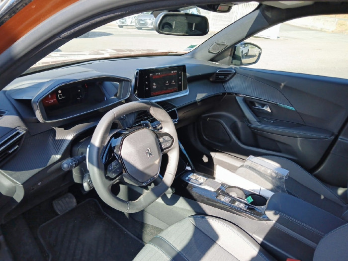 Peugeot 2008 PureTech 130 S&S EAT8 Allure Pack