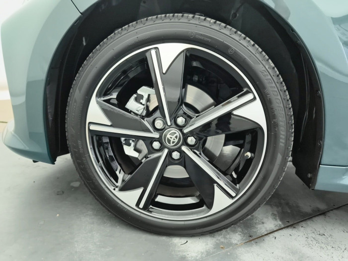 Toyota YARIS HYBRIDE Nouveau 130h Collection