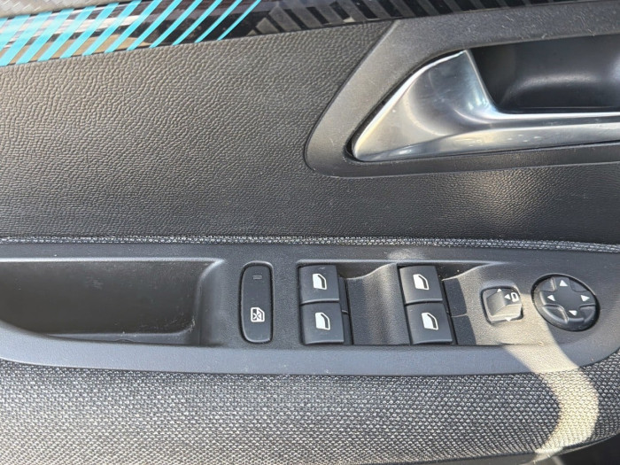 Peugeot 208 PureTech 100 S&S BVM6 Style