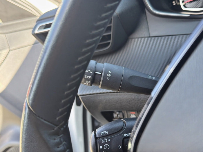 Peugeot 208 PureTech 100 S&S BVM6 Style